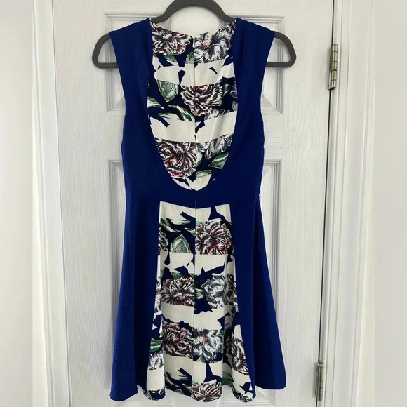 French Connection Blue Floral Dress - Picture 4 of 4